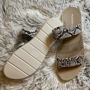 MADDEN GIRL SNAKE PRINT SANDALS SZ 7.5
